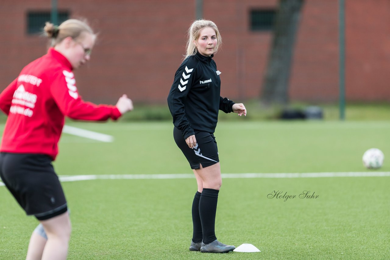 Bild 139 - Co-Trainerin der Frauen Nationalmannschaft Britta Carlson in Wahlstedt